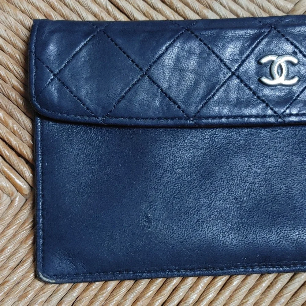 Vintage CHANEL Navy Quilted Leather Wallet - Picture 4 of 17
